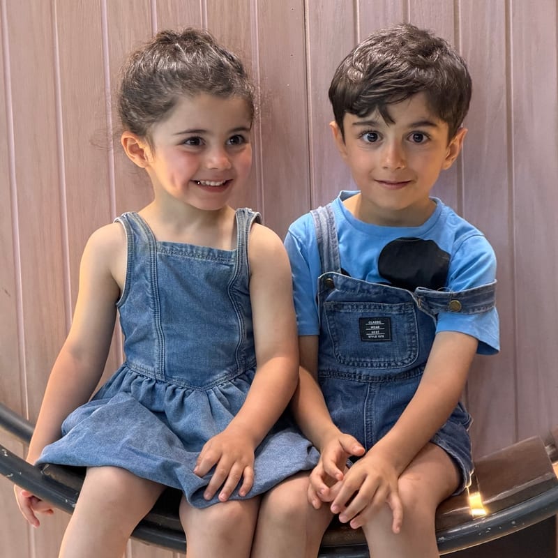 ملك وأخوها